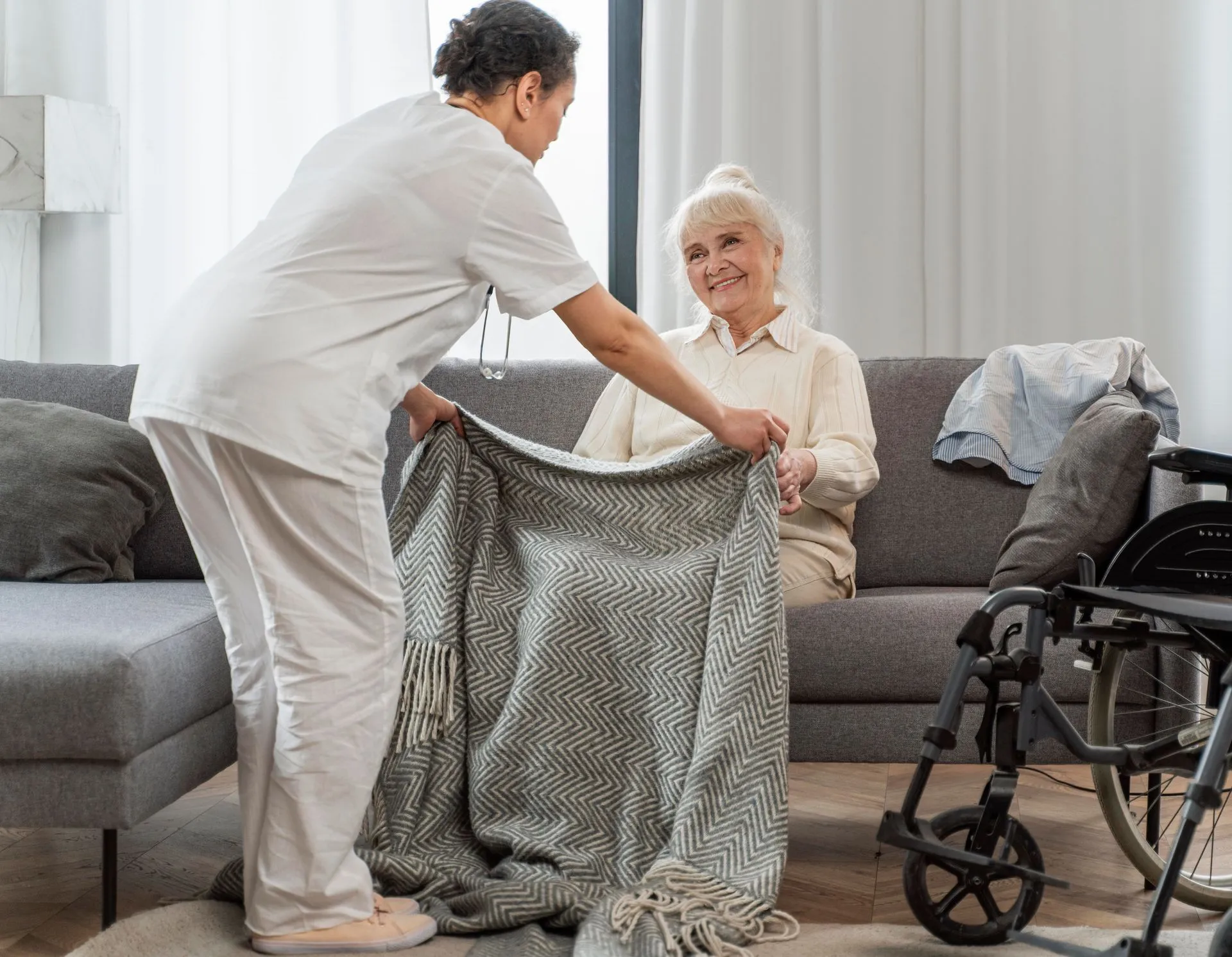 Supporto quotidiano ad anziani nella gestione delle attività domestiche